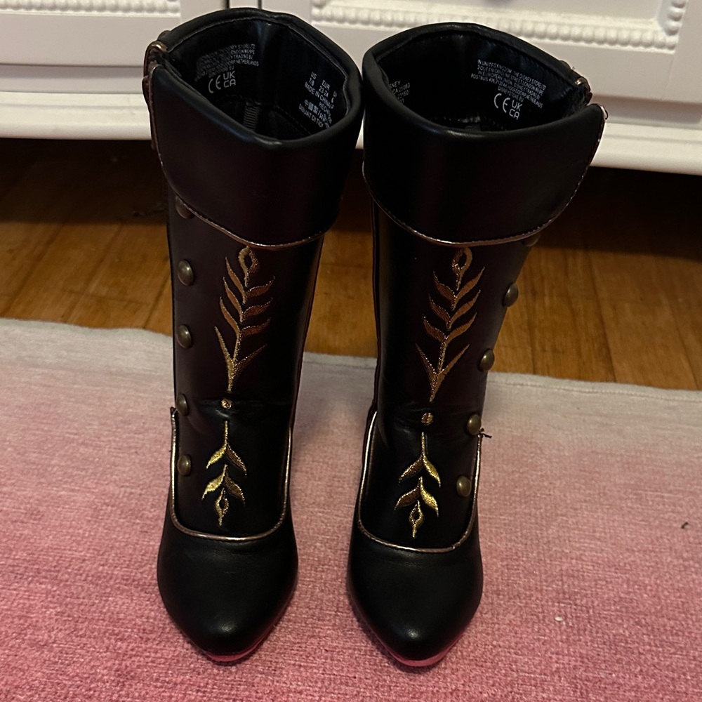 Elegant Black and Gold Women's Boots